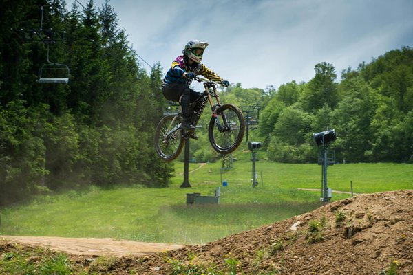 Uncovering the pros and cons of tubeless tires for sport bikes on uk roads: a comprehensive guide